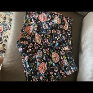LOFT Navy Floral pattern 4” Riviera shorts NWT